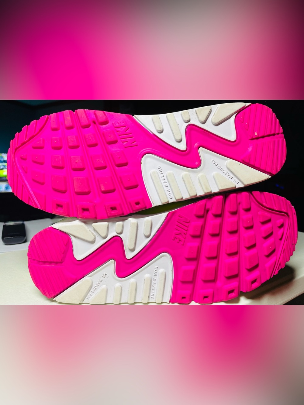Nike Air Max 90 Leather
Volt Fire Pink (GS)
6Y- 7.5W - Picture 16 of 16